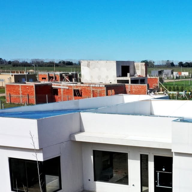 Vivienda minimalista entregada en Canning