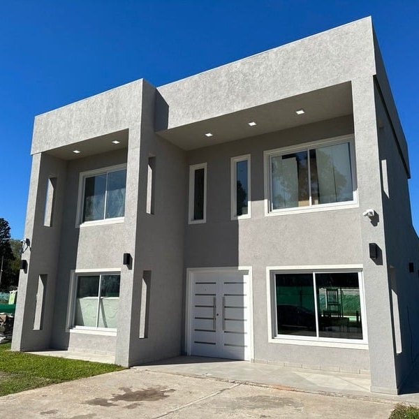 Vivienda de dos plantas construida en seco