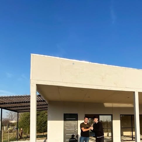 Vivienda entregada en 25 de Mayo